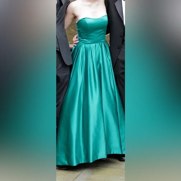 Sherri Hill | Dresses | Sherri Hill Prom Dress Size 4 Green | Poshmark Sherri Hill | Dresses | Sherri Hill Prom Dress Size 4 Green | Poshmark